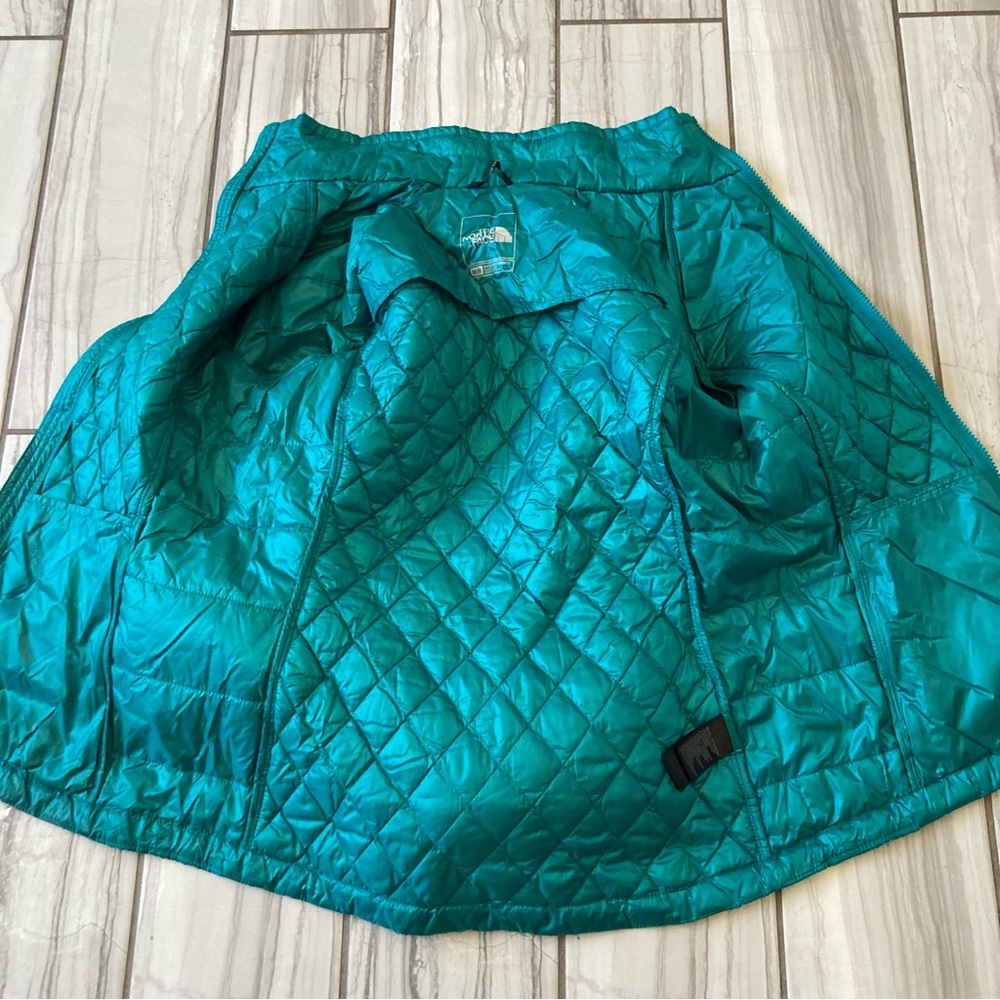 The North Face Thermoball insulated jacket. EUC like new - Picture 5 of 7